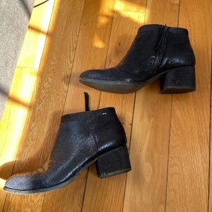 Toms ankle boots booties block heel Black Crackle Shimmer Textile Snake Loren